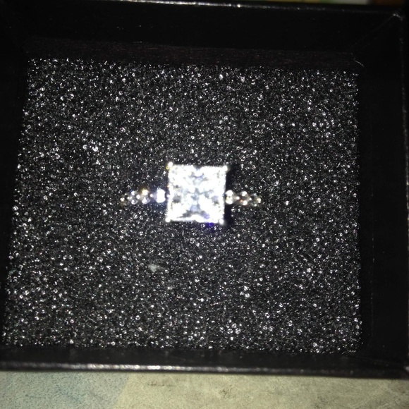 Ring - Picture 4 of 6